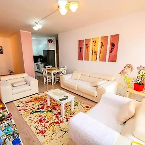  Apartment Happy Stories' In Centre Albanien