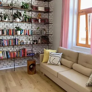 Simona's Old Town / Free Parking Apartment